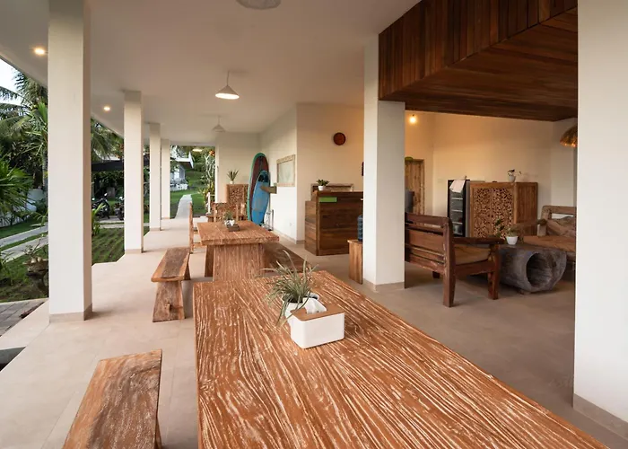 Trika Surfcamp Bali